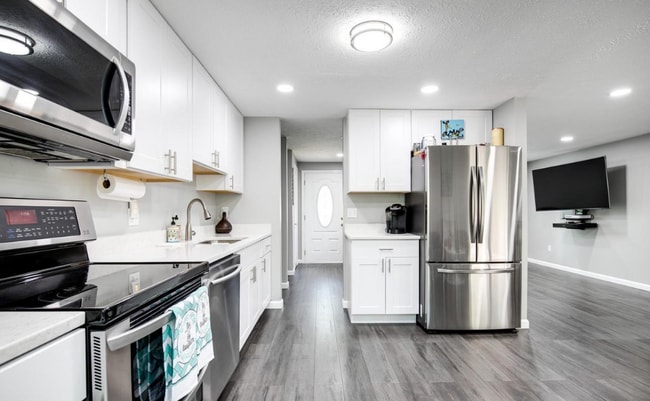 Building Photo - 15337 Edgehill Dr