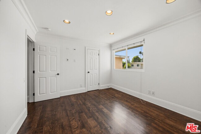 Building Photo - 18113 Bromley St