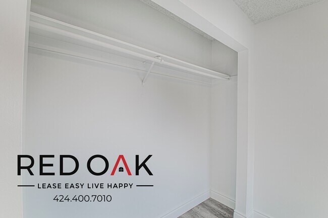 Building Photo - 10133 Pinewood Ave