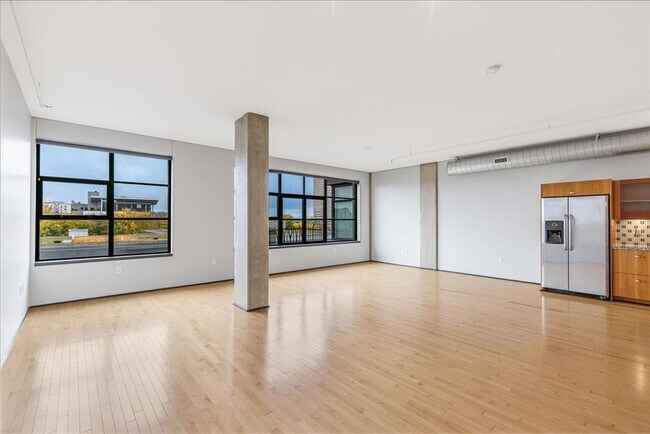 Building Photo - Modern Pearl District Condo – 1 Bedroom + 1 Bath with City Views