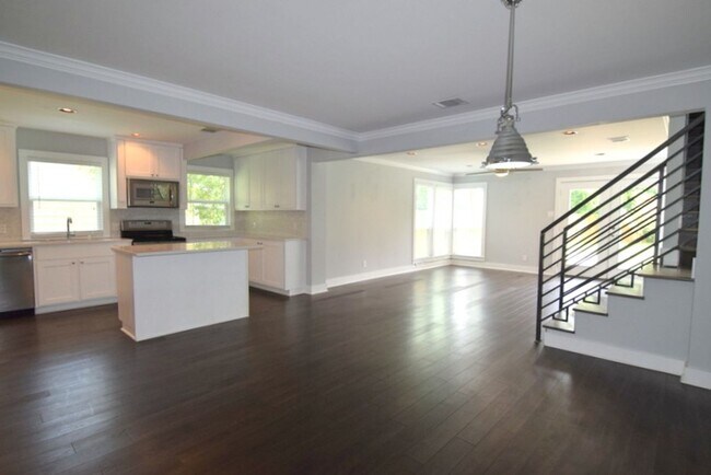 Building Photo - 7513 Carriage Dr