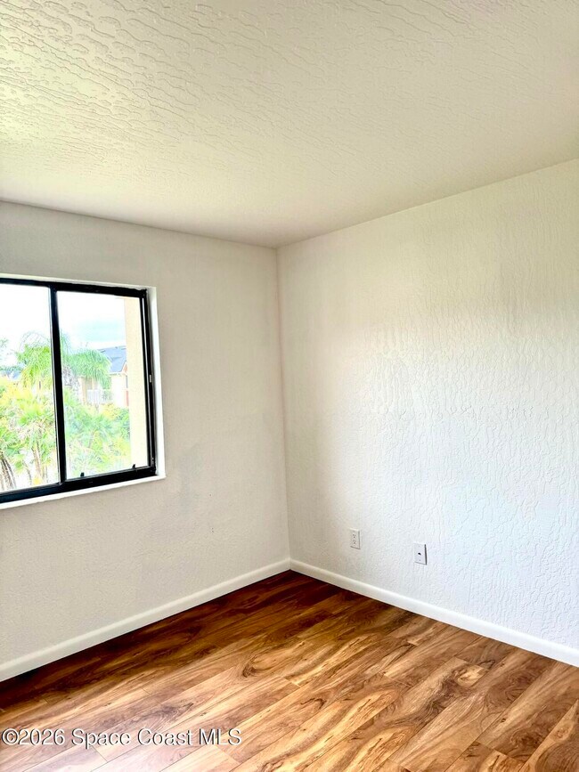 Building Photo - 2100 Forest Knoll Dr NE