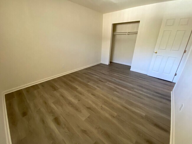 Building Photo - NSUR1259 2205 Cedar1-4