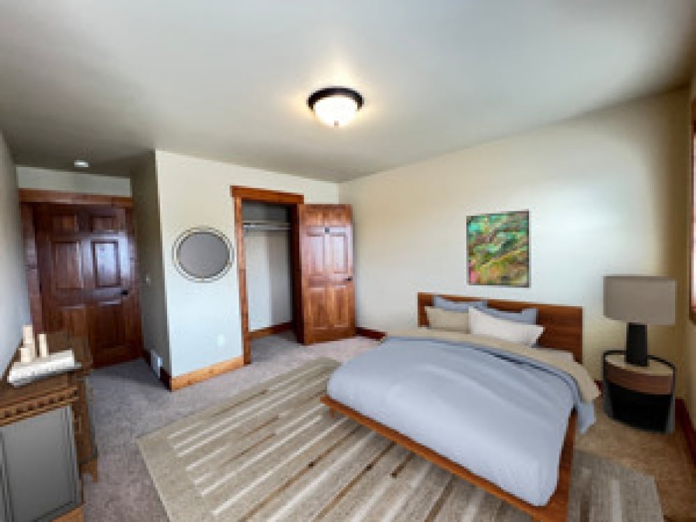 Building Photo - 2027 Lakehills Dr