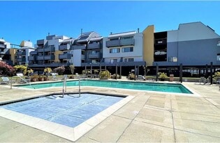 Building Photo - 5 Embarcadero W