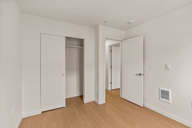 Building Photo - 2901 SE Salem Ave