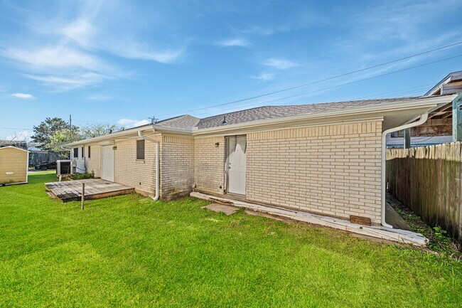 Building Photo - 1318 55th St