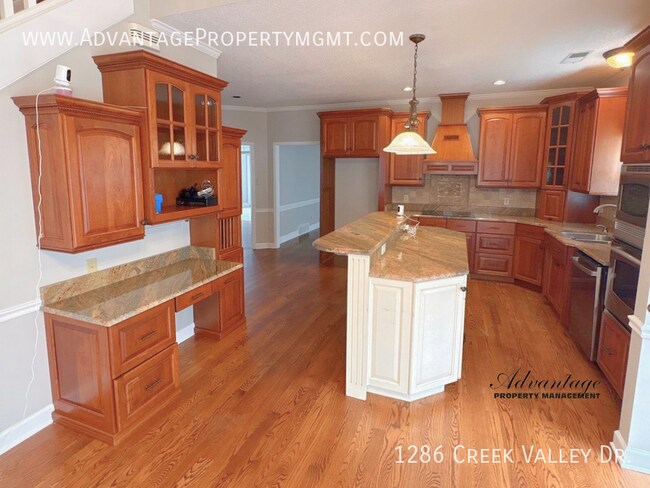 Building Photo - 1286 Creek Valley Dr