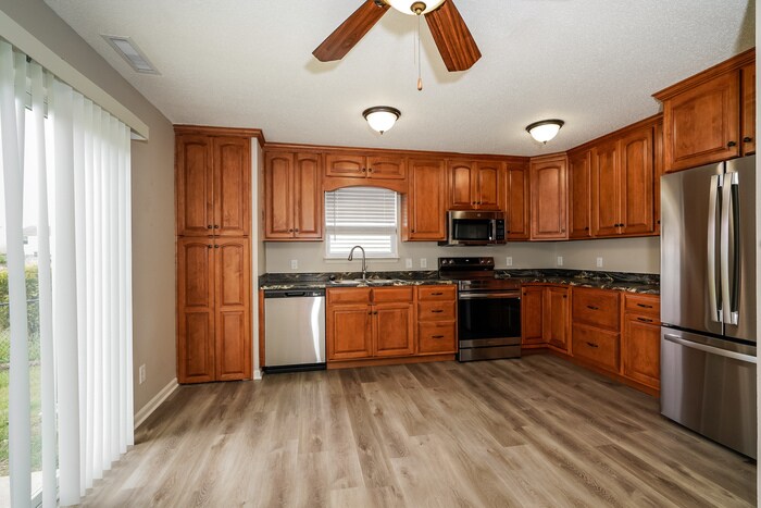 Building Photo - 6744 Everbloom Ln