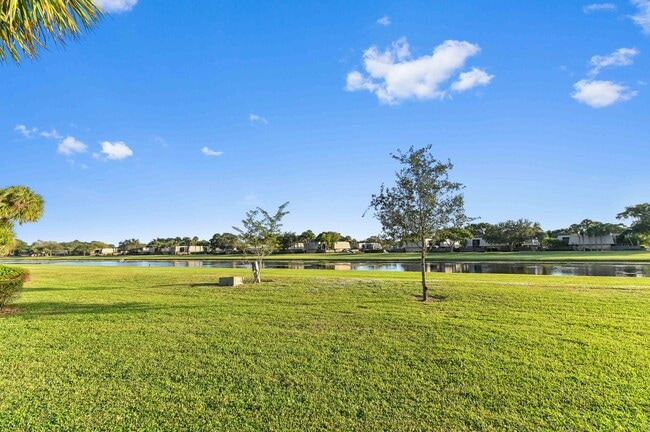 Building Photo - 619 6th Way