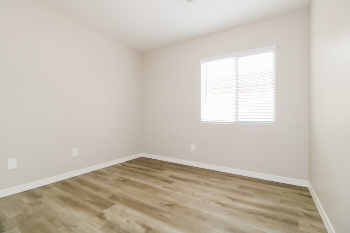 Building Photo - 12114 W Aster Dr