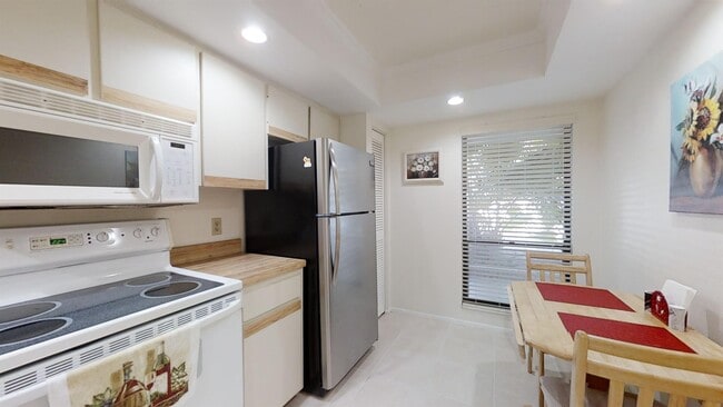 Building Photo - 7203 Curtiss Ave