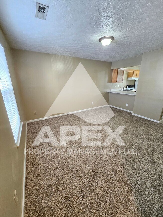 Building Photo - MOVE-IN SPECIAL,NO RENT TIL MAY 1ST! - Nice 2 Bd | 1.5 Ba Townhouse in West Knox Condo Community!