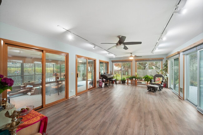 Building Photo - 8 Hampton Ct