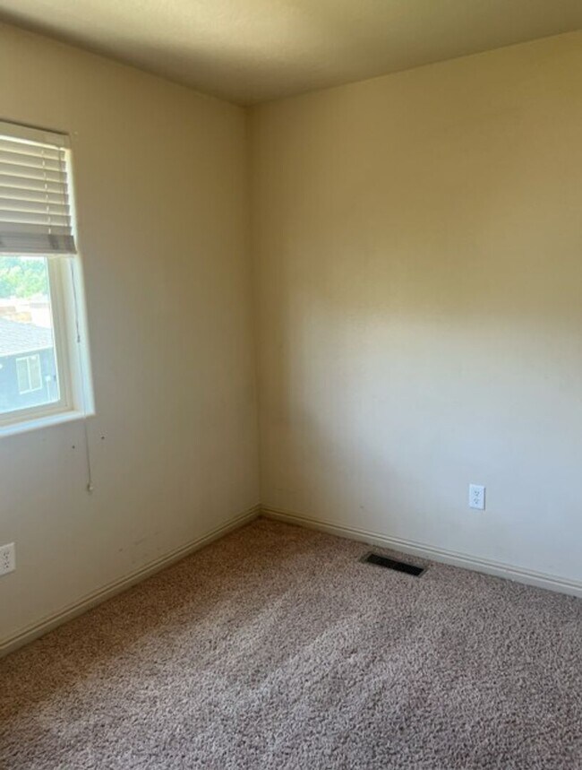 Building Photo - 2747 N Mountain Valley Trl