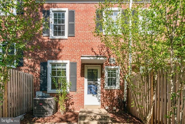 Building Photo - 2836 S Abingdon St
