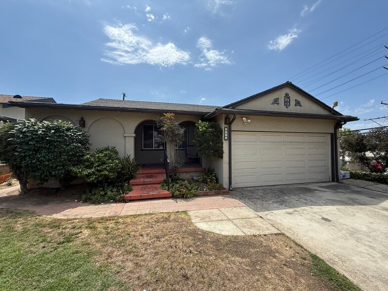 Primary Photo - 5703 Stever Ct