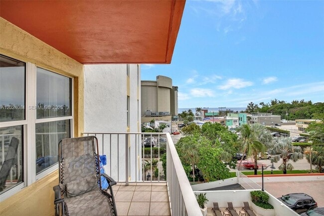 Building Photo - 3000 E Sunrise Blvd