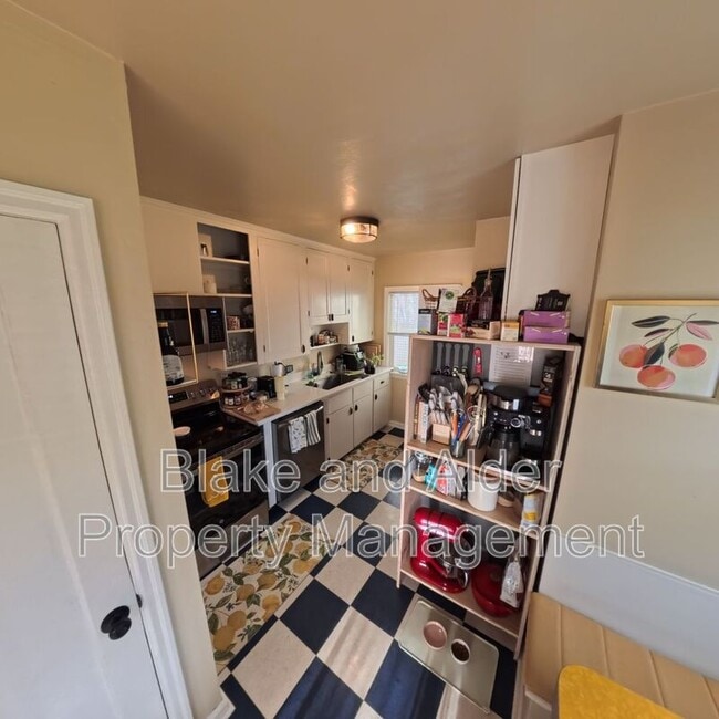 Building Photo - 1333 N Alberta St