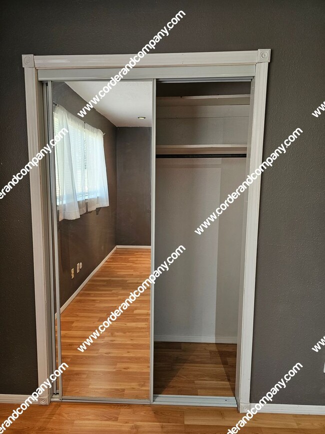 Building Photo - Nice 3 Bedroom, 2 Bathroom and 1,120 Sq Ft. Home Great Location in NE Heights.