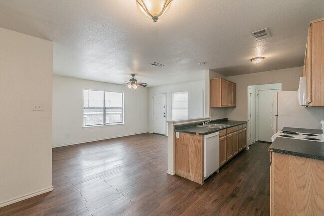 Building Photo - 8117-8119 Doreen Avenue