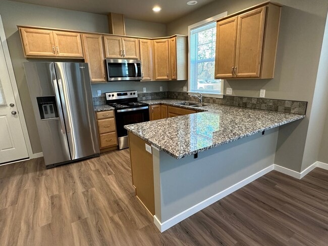 Building Photo - NEW 4 Bedroom / 4.5 Bath Townhome. A/C in every bedroom