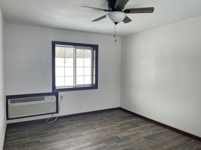 Building Photo - 30555 US-71