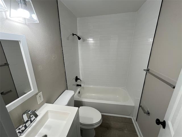 Building Photo - 1138 Elmdale Pl