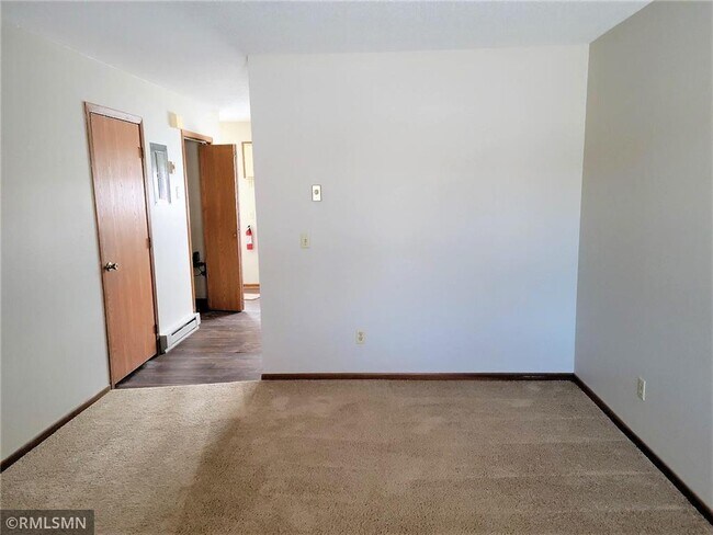 Building Photo - 1285 Bartosh Ln