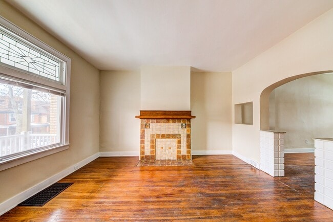 Building Photo - 433 Winton St