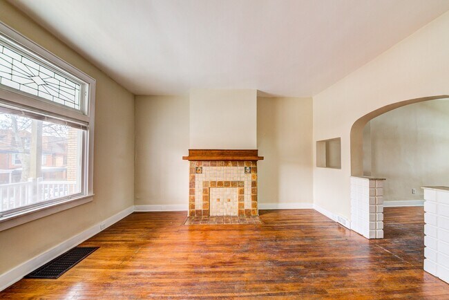 Building Photo - AVAILABLE AUGUST 2026 - Beautiful 4+ bedroom, 1 bath home in Mt Washington!