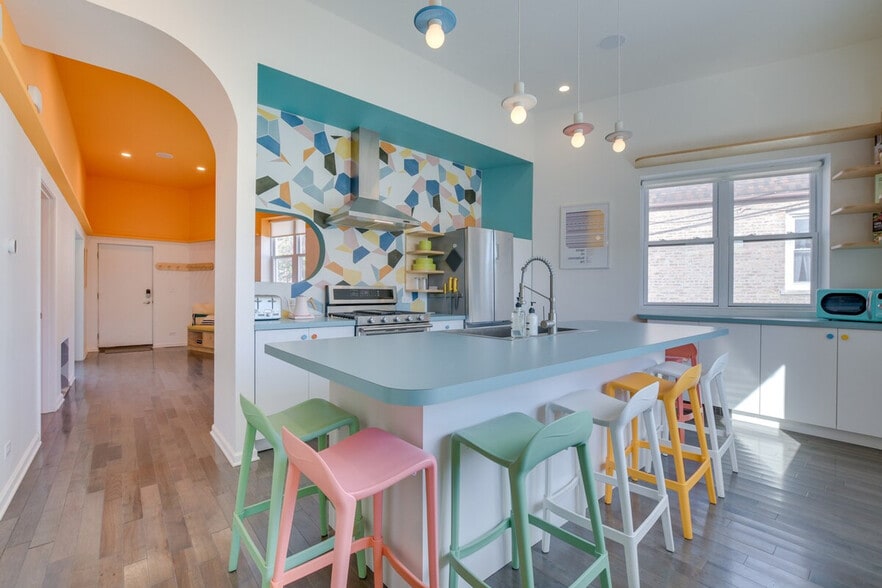 Building Photo - 3247 S Oakley Ave