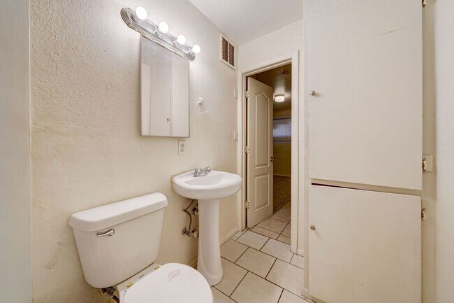 Building Photo - 251 W Northern Ave