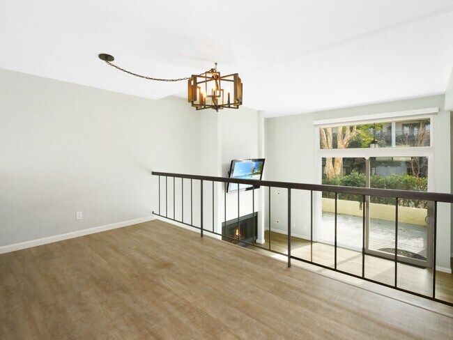 Building Photo - 405 2nd St