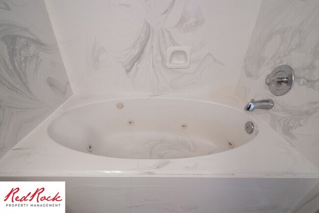 Building Photo - Pet Friendly - 4 Bed 2 Bath for rent in St. George