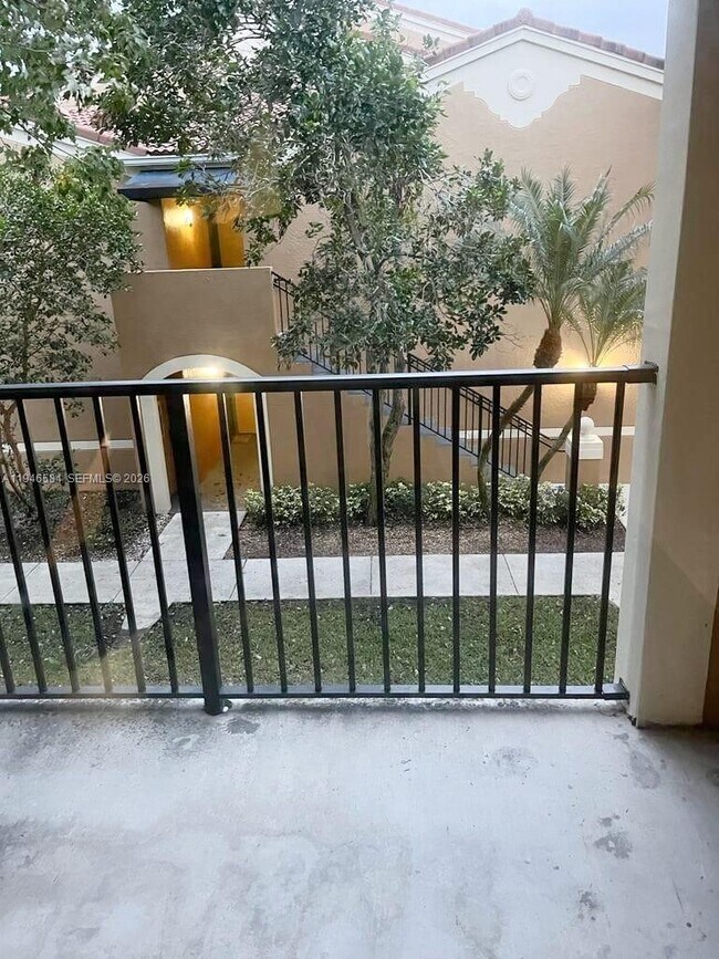 Building Photo - 7930 N Nob Hill Rd