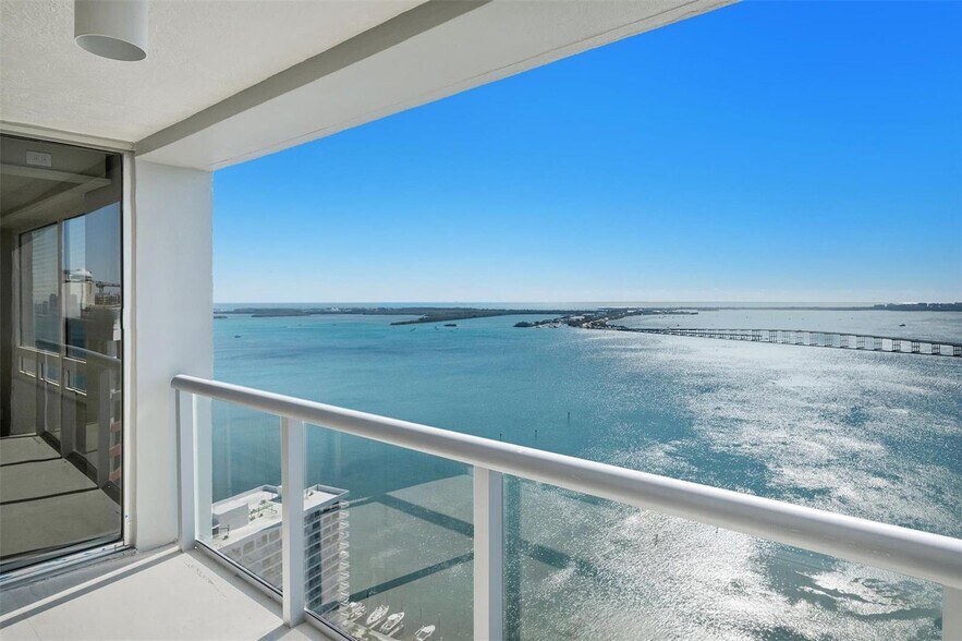 Building Photo - 1541 Brickell Ave