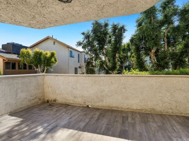 Building Photo - 5323 Coldwater Canyon Ave