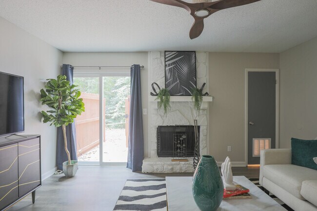 Building Photo - 6463 Klinect Ct