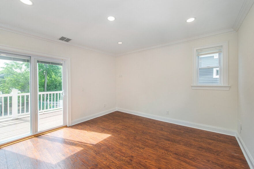 Dining area - 49 Greenwood Ave