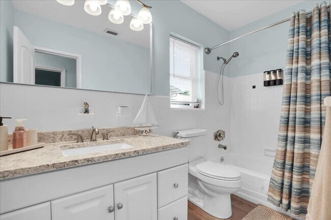 Building Photo - 115 Leland St SE