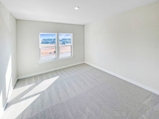 Building Photo - $200 OFF FIRST MONTH'S RENT! Luxury 2 Bedr...