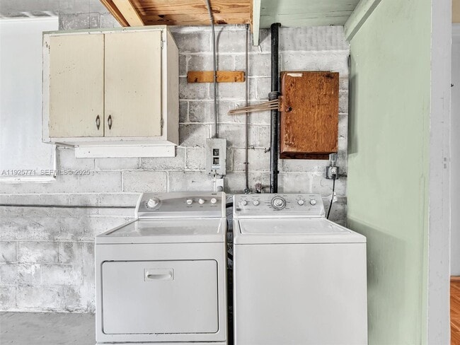 Building Photo - 2443 Meridian Ave