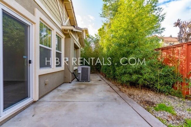 Building Photo - Charming 3-Bed, 3-Bath with 2,037 Sq Ft of Comfort in Mountain House!