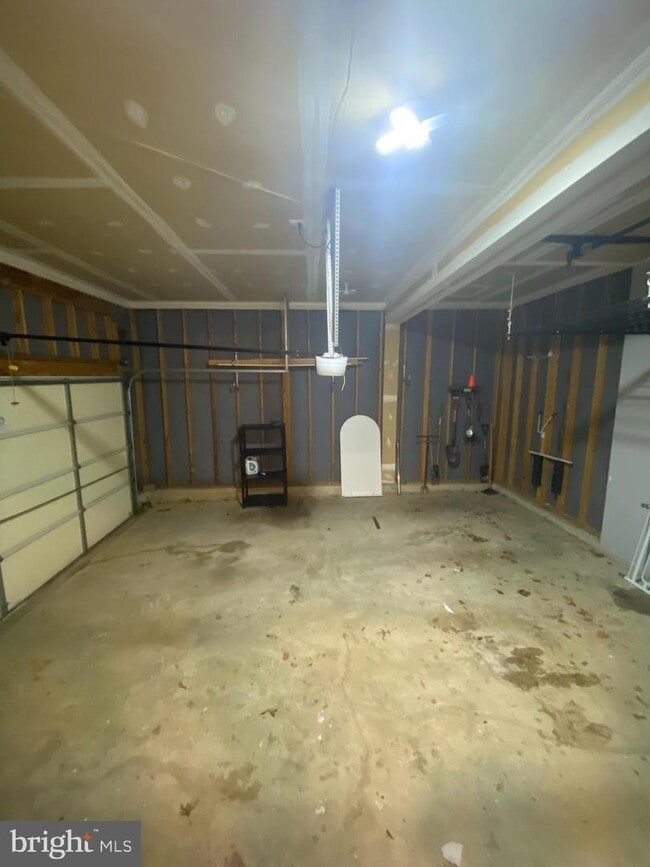 Building Photo - 12502 Royal Crown Dr