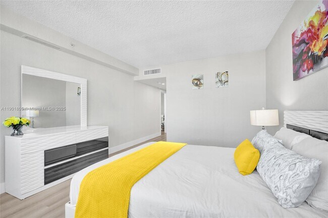 Building Photo - 2501 S Ocean Dr