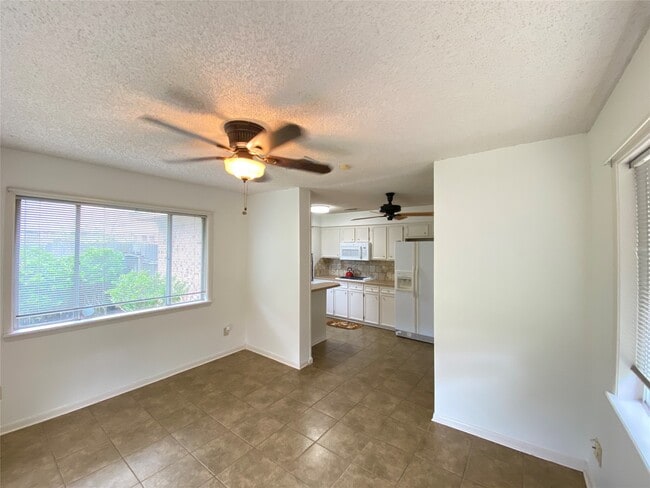 Building Photo - 2233 Ripple Creek Dr
