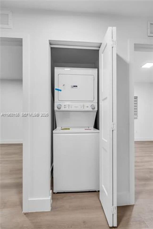 Building Photo - 3728 NW 19th Ave