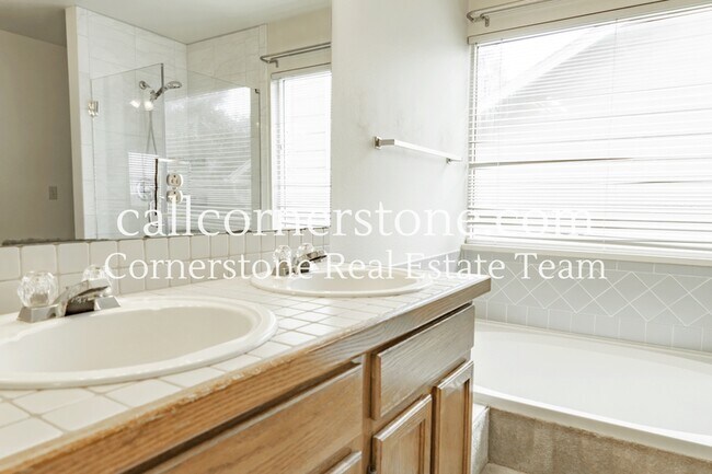 Building Photo - 6385 Shirecliff Dr