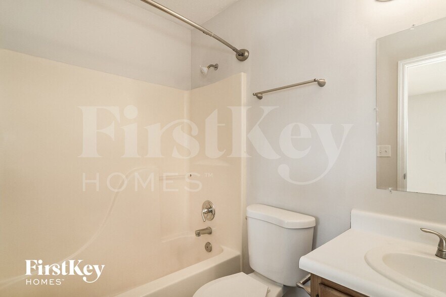 Building Photo - 11824 Shannon Pointe Rd